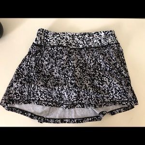 Lululemon tennis skirt black and white